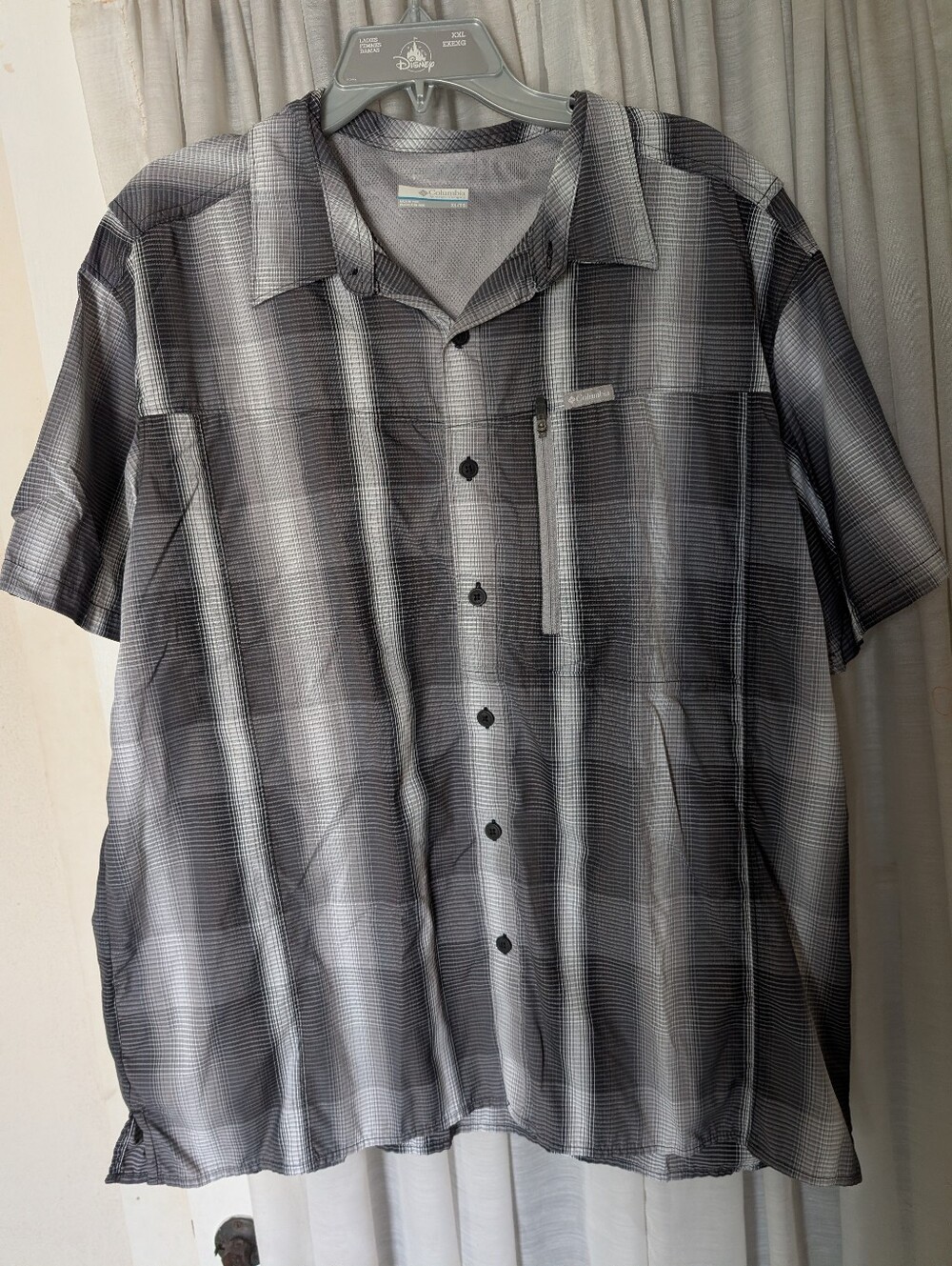 Columbia Men's Short-Sleeve Button-Up Shirt in Gray Plaid